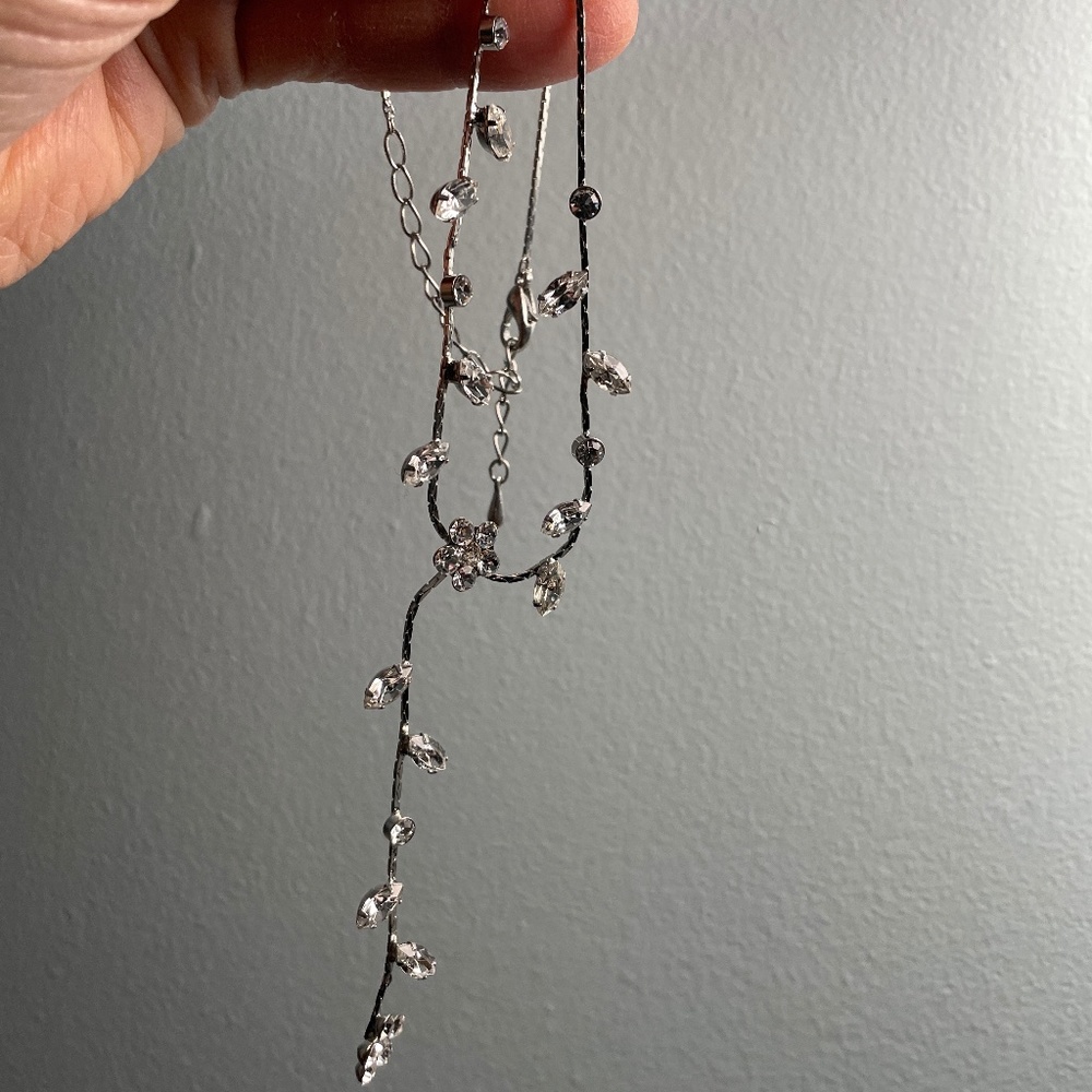 Sparkling crystal flowers necklace